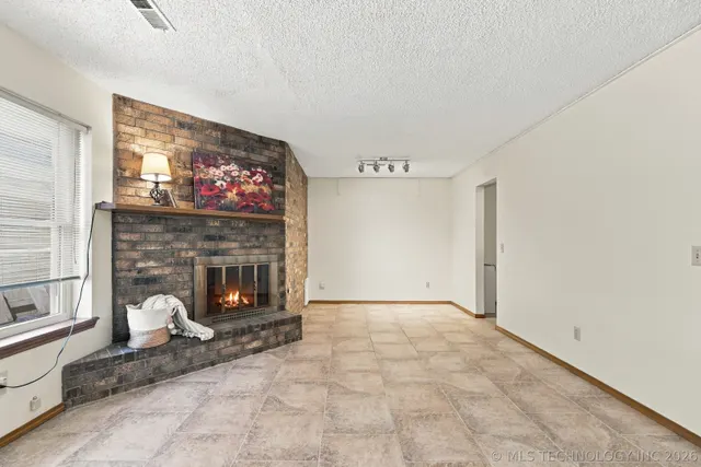 Photo 5 — 8144 E 17th Street E, Tulsa, OK 74112