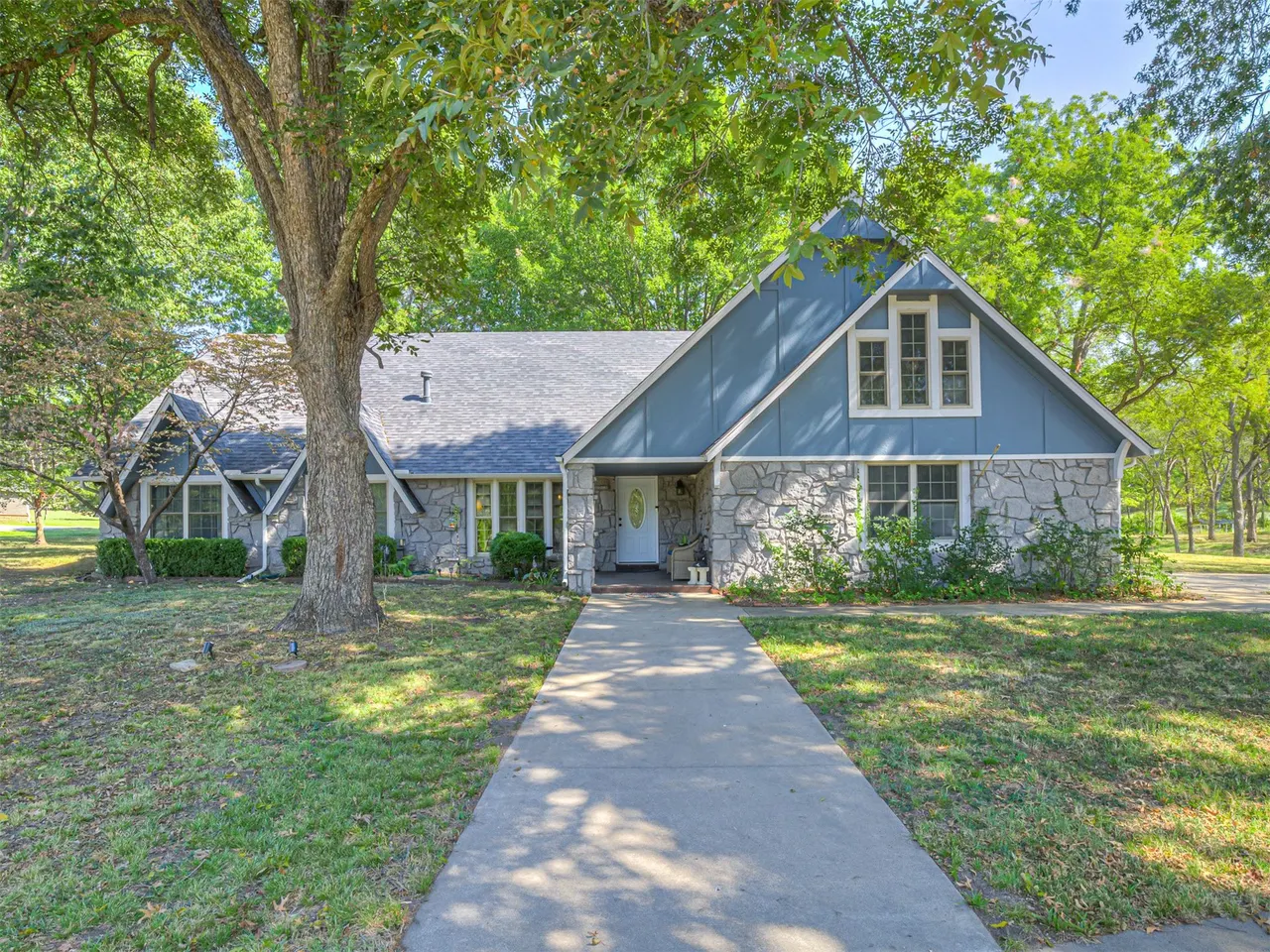 Front exterior — 1700 College Park Road, Claremore, OK 74017