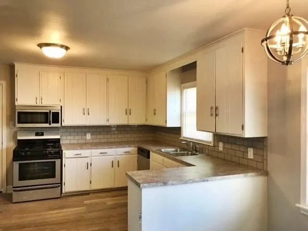 Photo 3 — 2533 E 7th Street, Tulsa, OK 74104