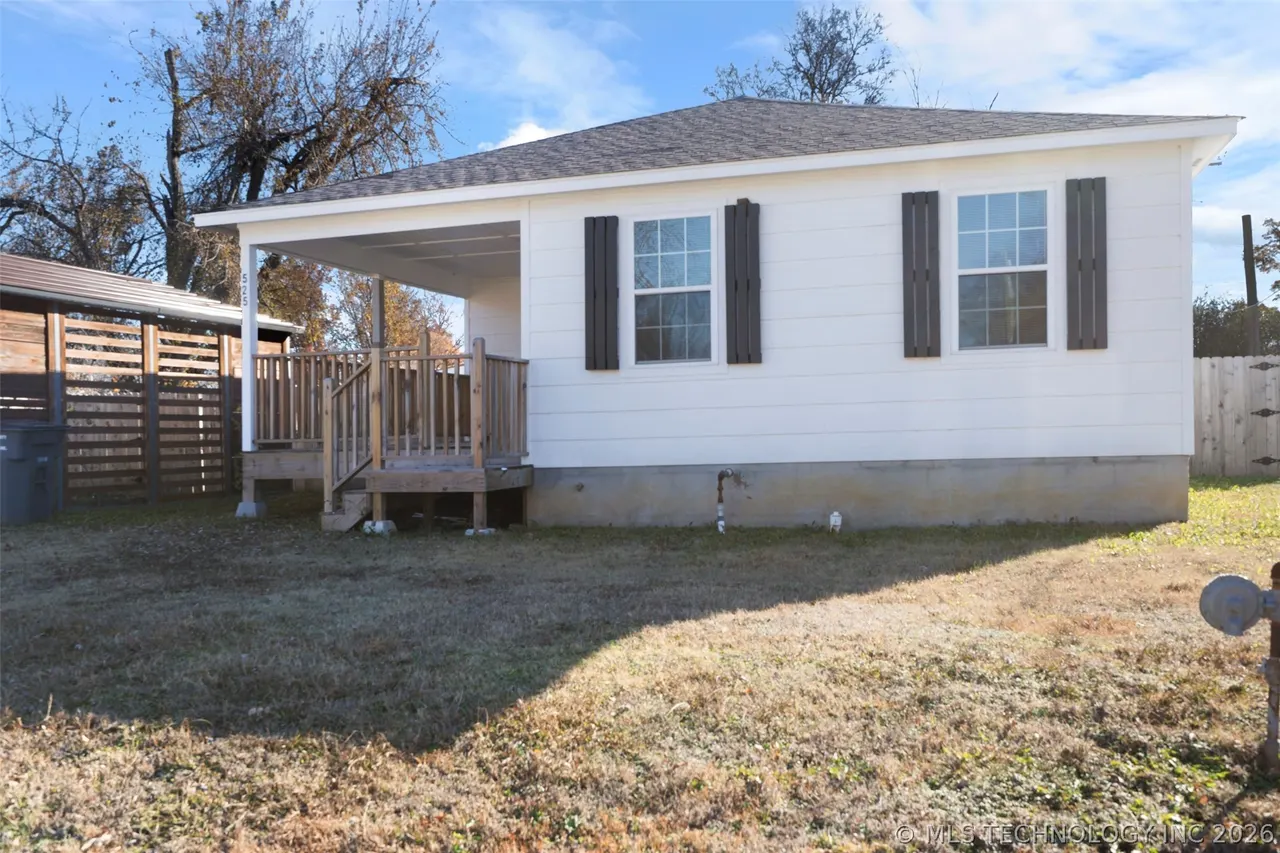 Front exterior — 525 W Clay Street, Chouteau, OK 74337