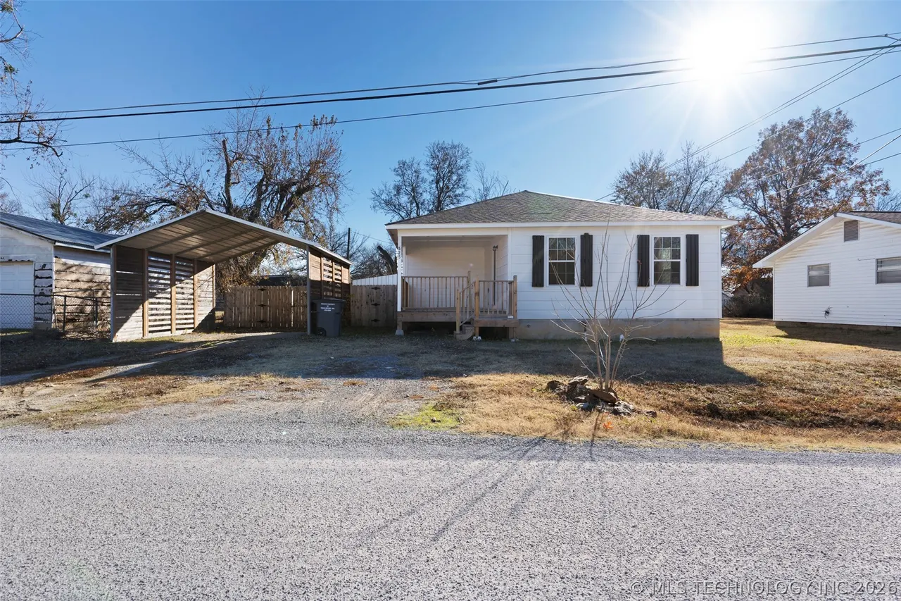 Photo 2 — 525 W Clay Street, Chouteau, OK 74337