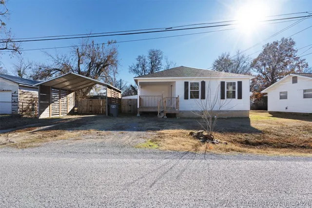 Photo 2 — 525 W Clay Street, Chouteau, OK 74337