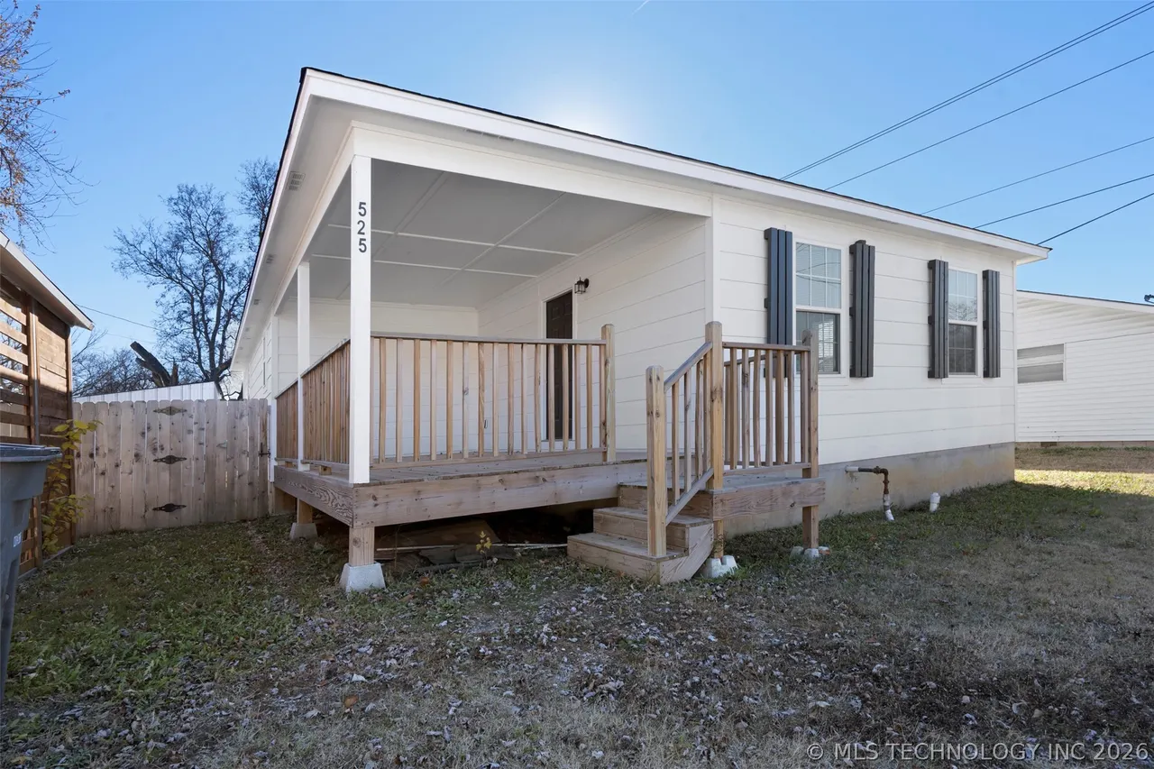 Photo 3 — 525 W Clay Street, Chouteau, OK 74337