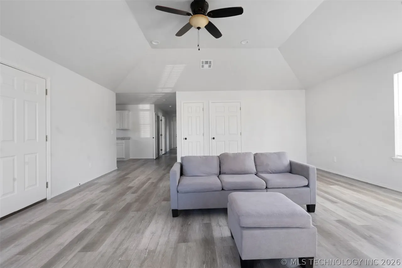 Photo 5 — 525 W Clay Street, Chouteau, OK 74337