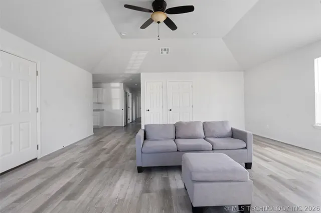 Photo 5 — 525 W Clay Street, Chouteau, OK 74337