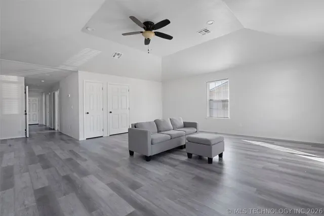 Photo 6 — 525 W Clay Street, Chouteau, OK 74337