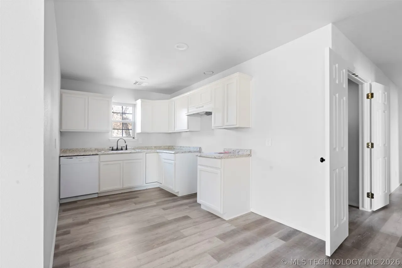 Photo 17 — 525 W Clay Street, Chouteau, OK 74337