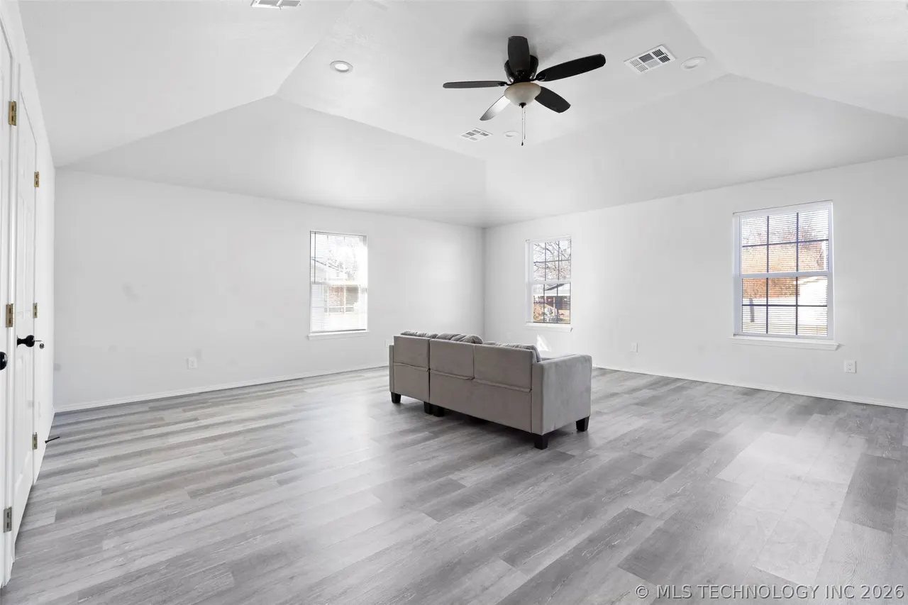 Photo 19 — 525 W Clay Street, Chouteau, OK 74337