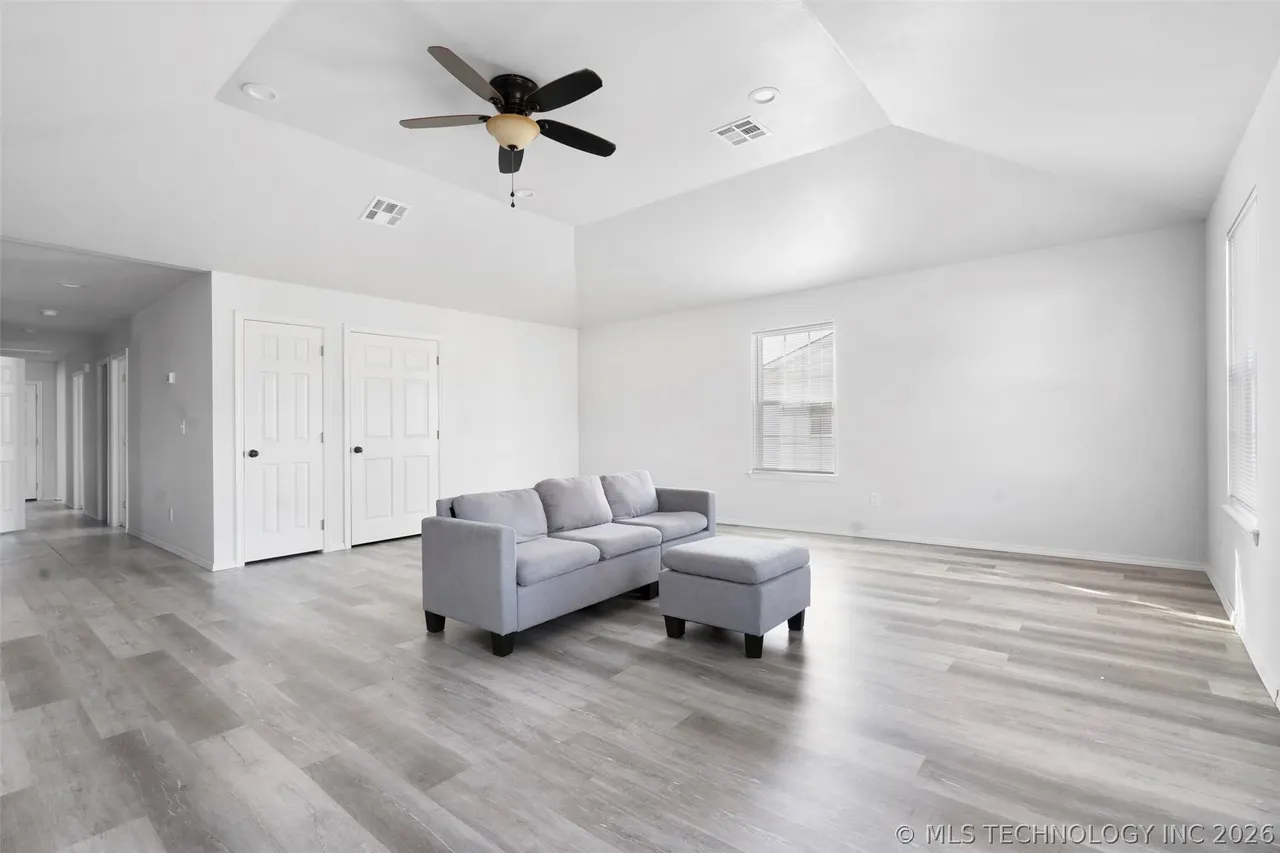 Photo 20 — 525 W Clay Street, Chouteau, OK 74337