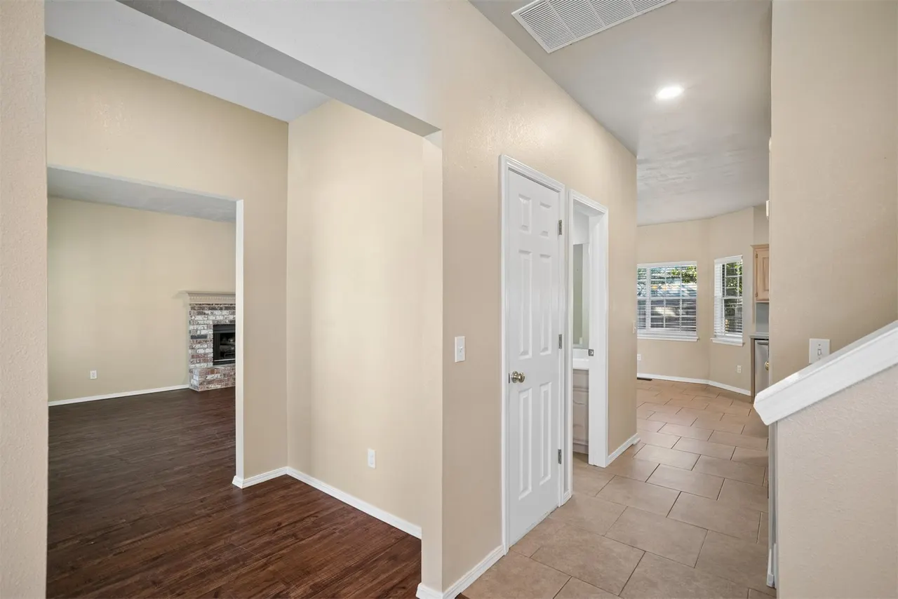 Photo 8 — 3726 S Rolling Oaks Drive, Tulsa, OK 74107
