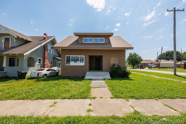 Photo 3 — 218 S Creek Avenue, Bartlesville, OK 74003