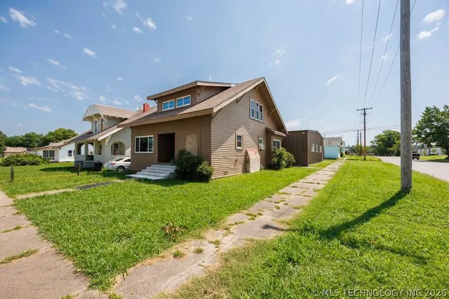 Photo 4 — 218 S Creek Avenue, Bartlesville, OK 74003