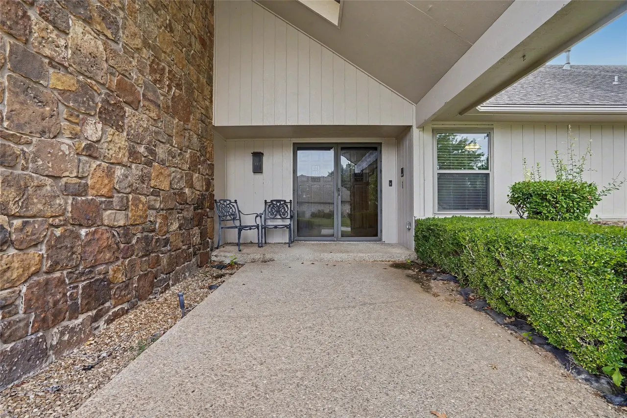 Photo 3 — 8401 Fairway Place, Broken Arrow, OK 74011
