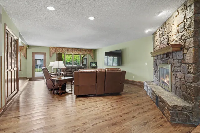 Photo 5 — 8401 Fairway Place, Broken Arrow, OK 74011