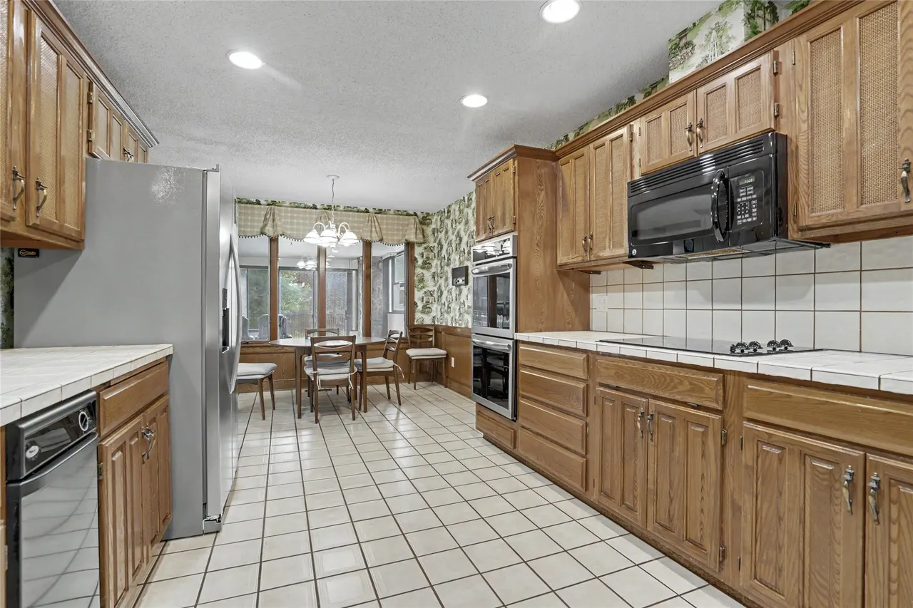 Photo 12 — 8401 Fairway Place, Broken Arrow, OK 74011