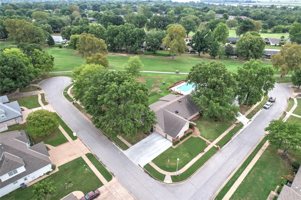 Photo 40 — 8401 Fairway Place, Broken Arrow, OK 74011