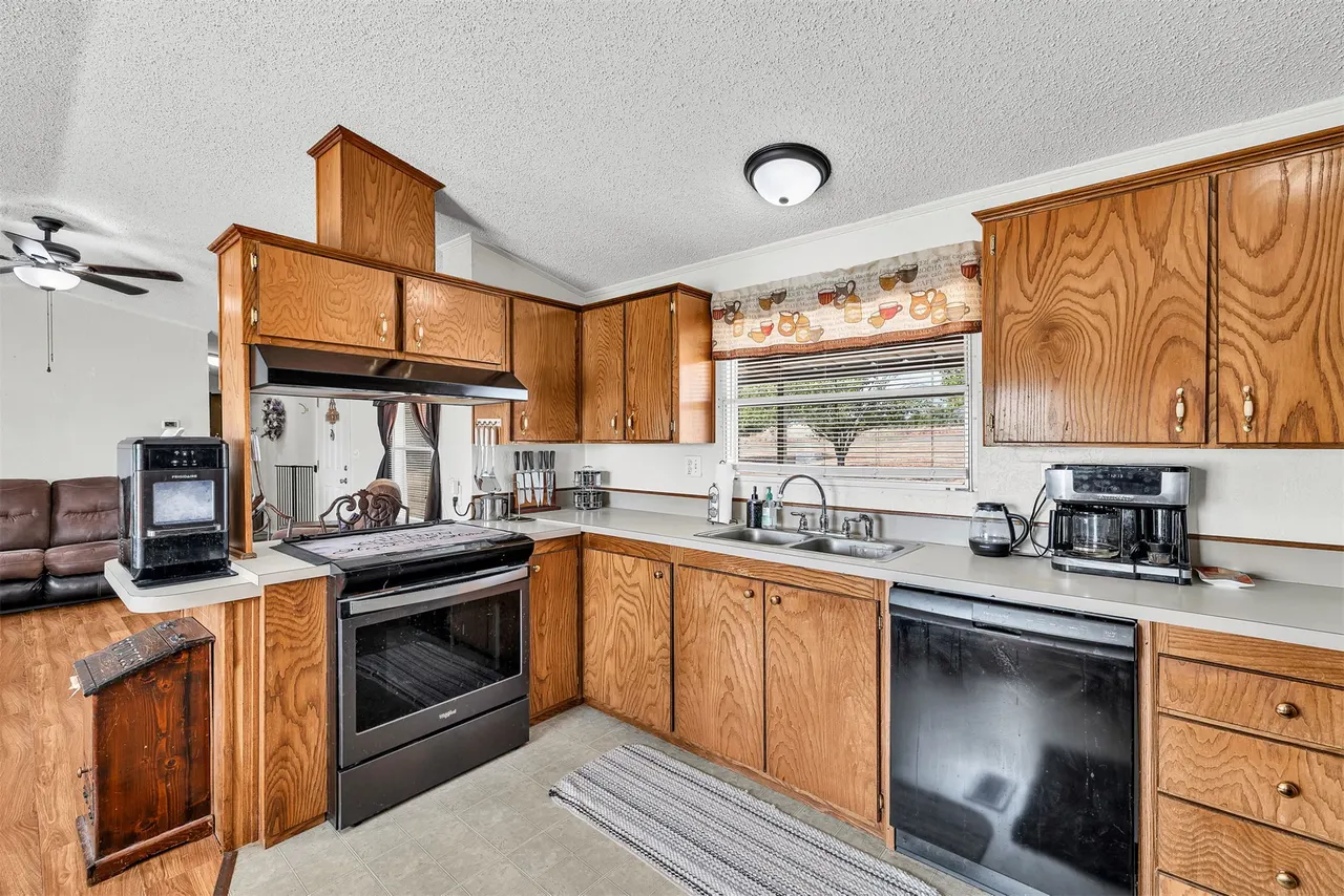 Photo 13 — 512 N Rockwell Avenue, Newcastle, OK 73065