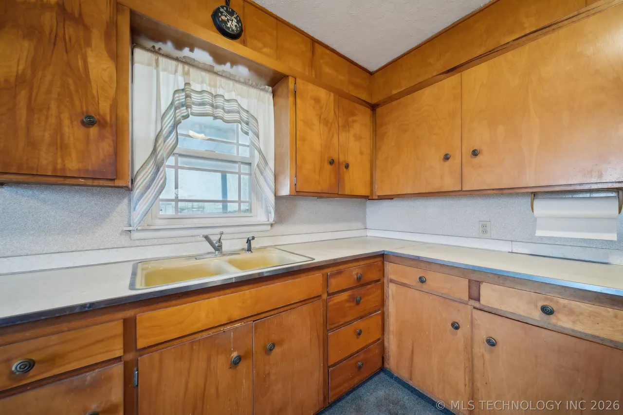 Photo 12 — 1316 West Avenue, Delaware, OK 74027