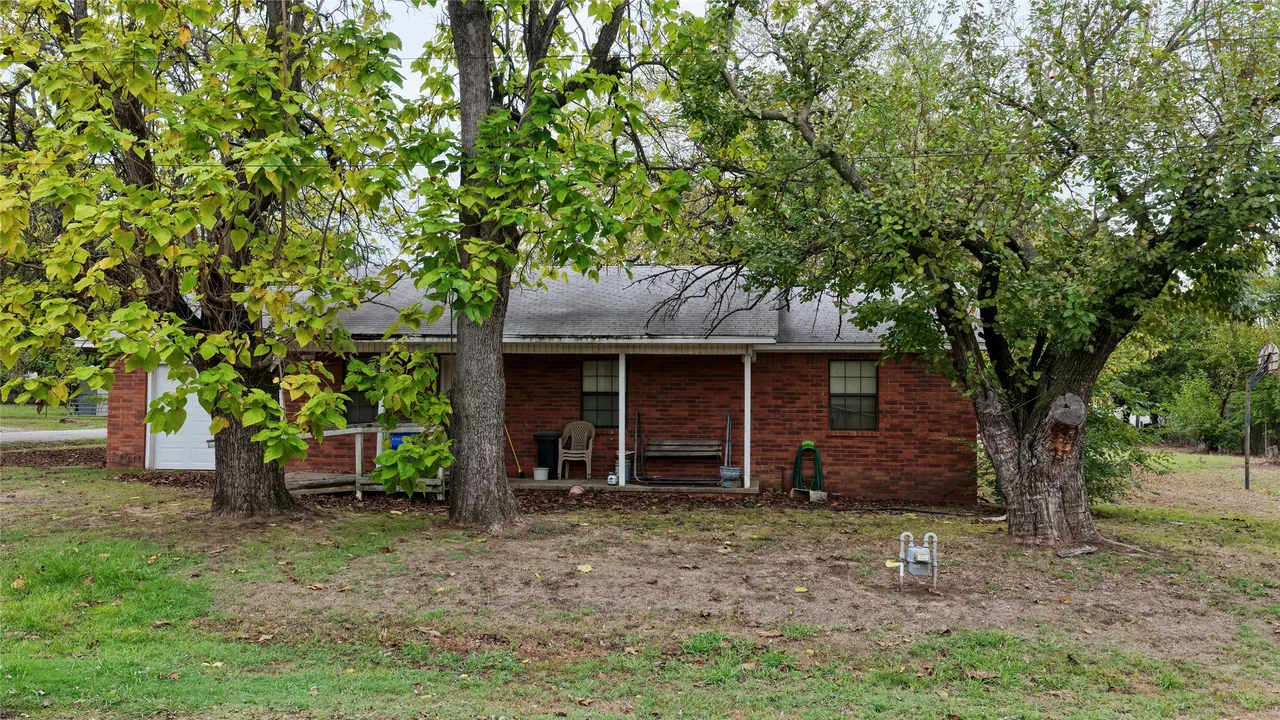 Photo 2 — 602 NW 4th Street, Checotah, OK 74426