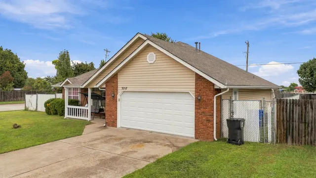 Photo 2 — 3217 N 8th Place, Broken Arrow, OK 74012