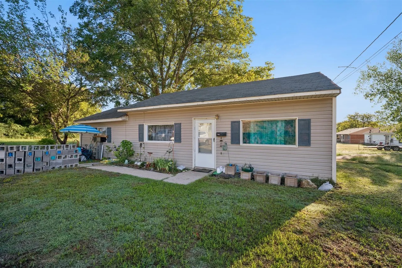 Front exterior — 704 N Gertrude Avenue, Wagoner, OK 74467