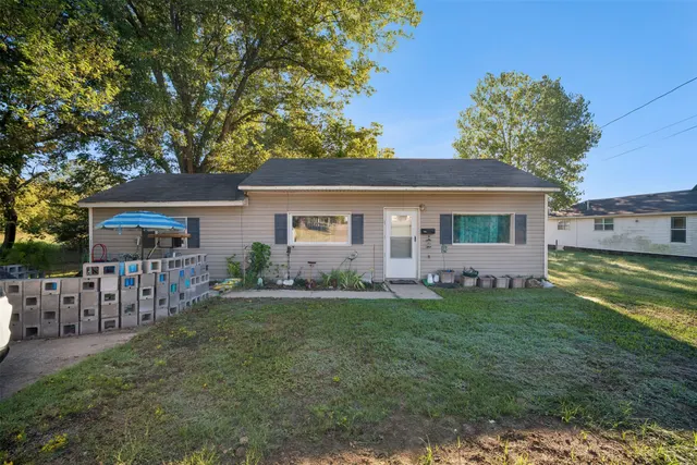 Photo 2 — 704 N Gertrude Avenue, Wagoner, OK 74467