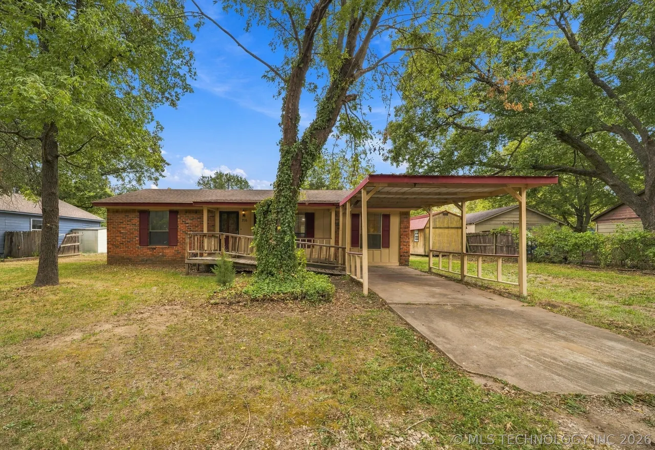 Front exterior — 205 W Ragan Street, Henryetta, OK 74437