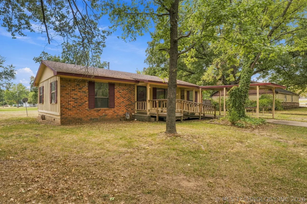 Photo 3 — 205 W Ragan Street, Henryetta, OK 74437