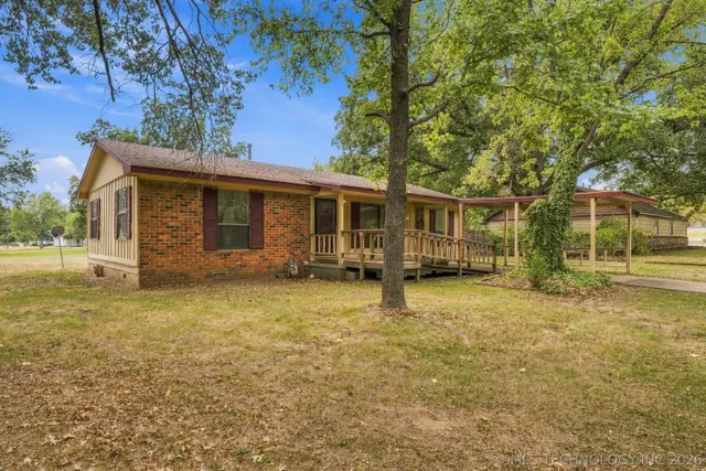 Photo 3 — 205 W Ragan Street, Henryetta, OK 74437