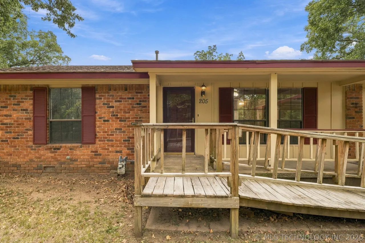 Photo 4 — 205 W Ragan Street, Henryetta, OK 74437