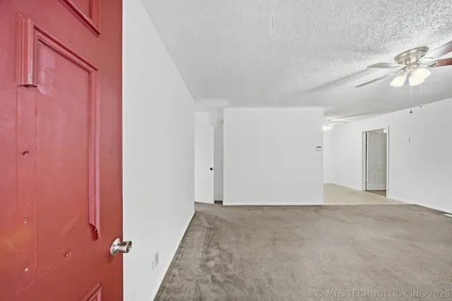 Photo 5 — 205 W Ragan Street, Henryetta, OK 74437