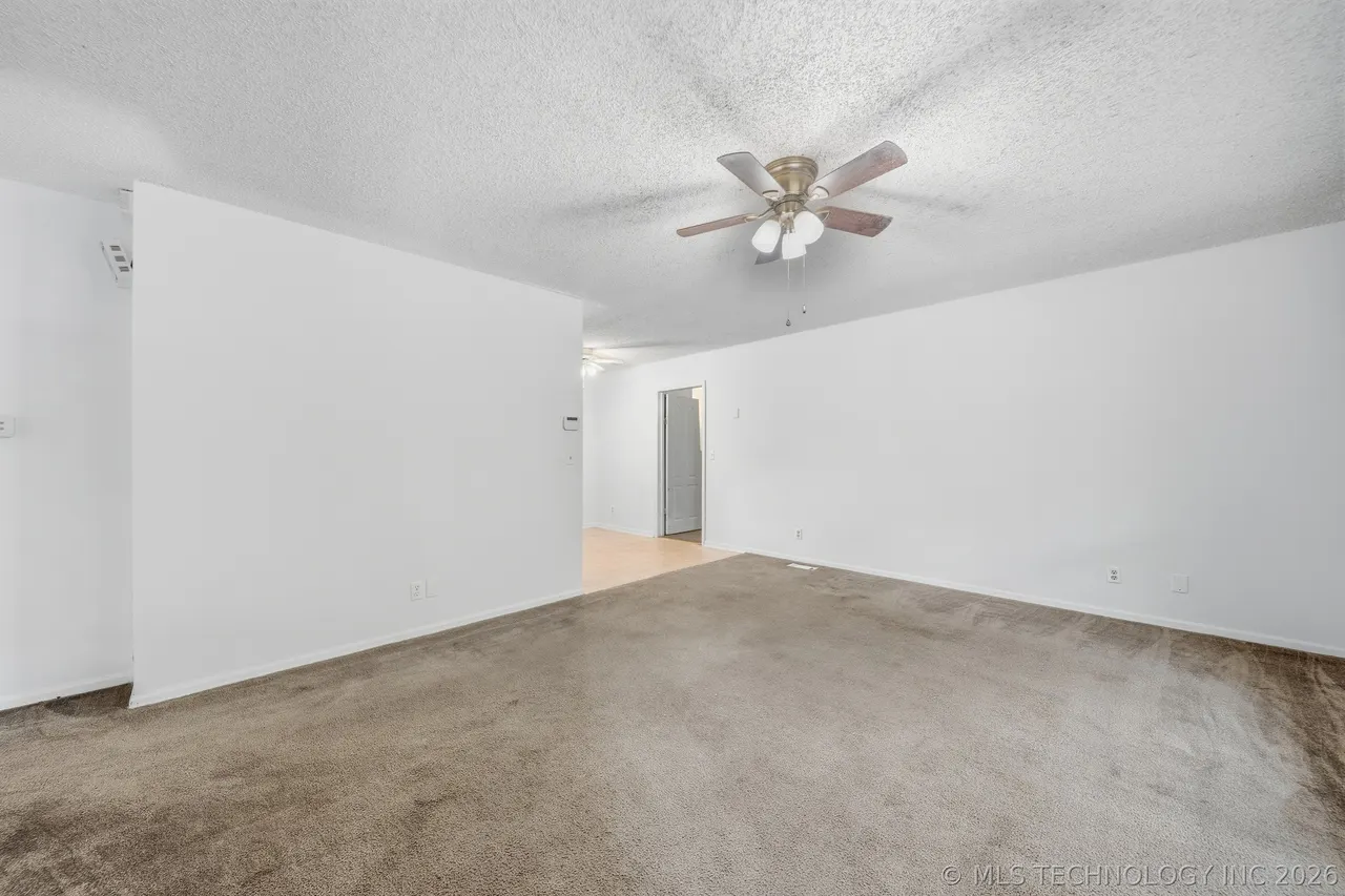 Photo 6 — 205 W Ragan Street, Henryetta, OK 74437