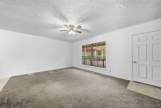 Photo 7 — 205 W Ragan Street, Henryetta, OK 74437