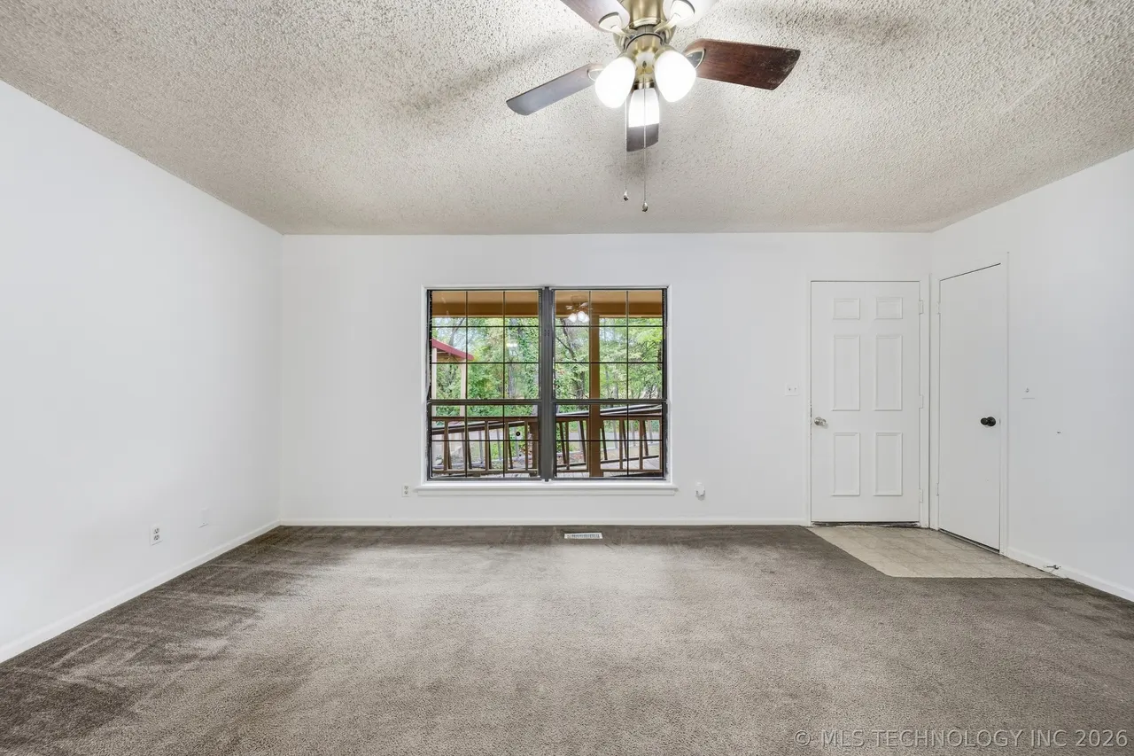 Photo 8 — 205 W Ragan Street, Henryetta, OK 74437