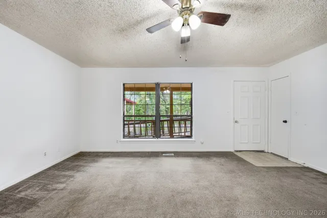 Photo 8 — 205 W Ragan Street, Henryetta, OK 74437