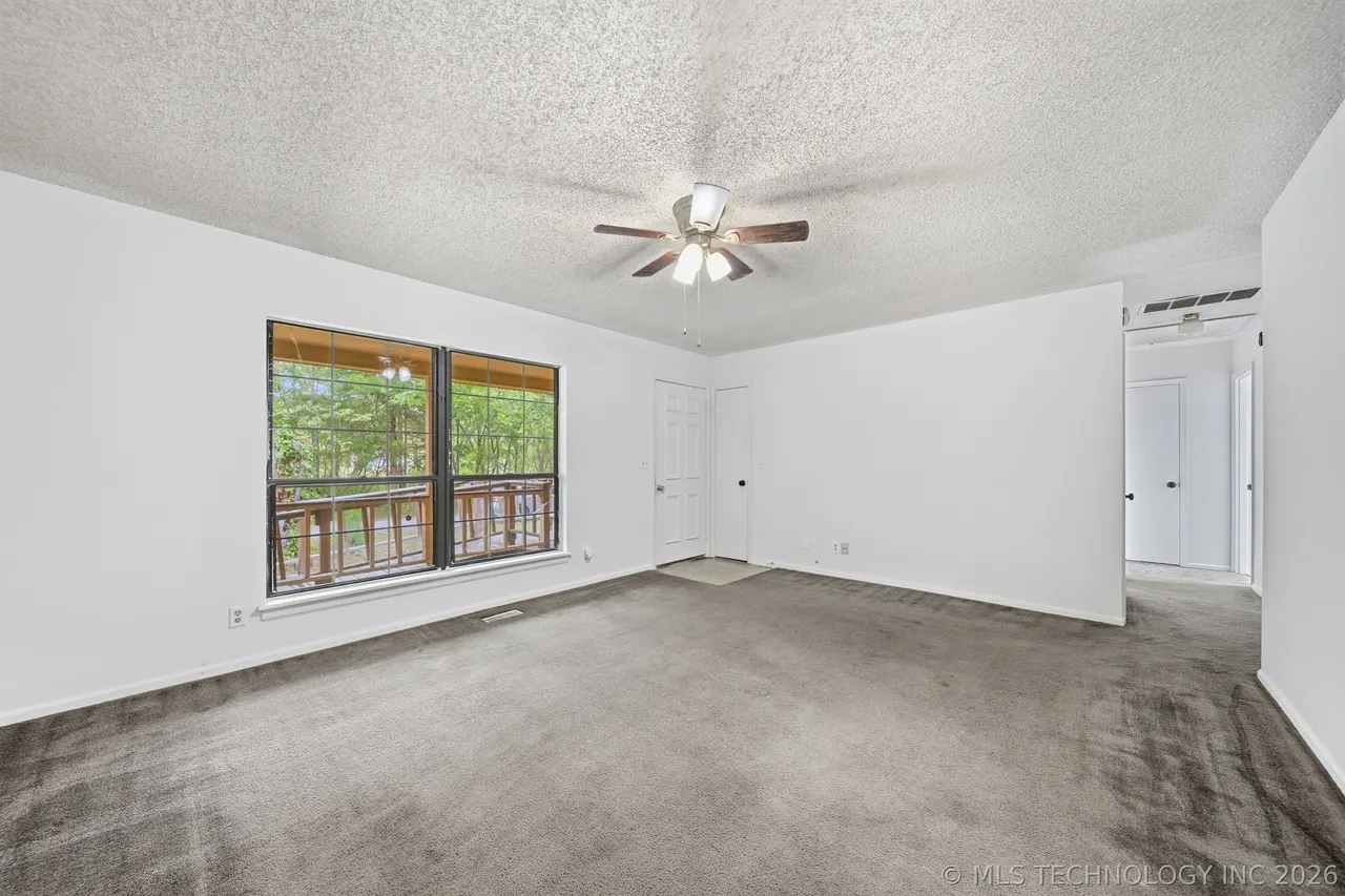 Photo 9 — 205 W Ragan Street, Henryetta, OK 74437