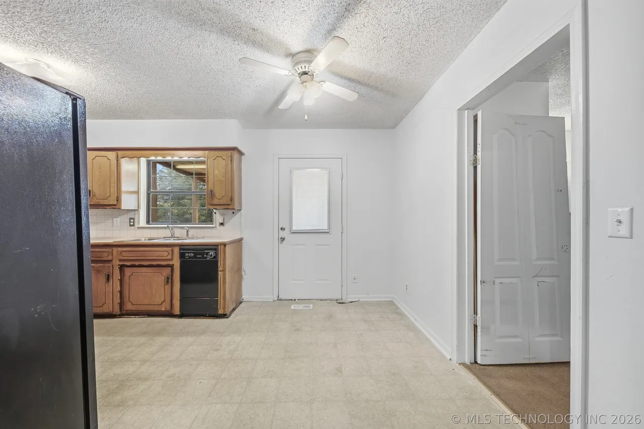 Photo 10 — 205 W Ragan Street, Henryetta, OK 74437