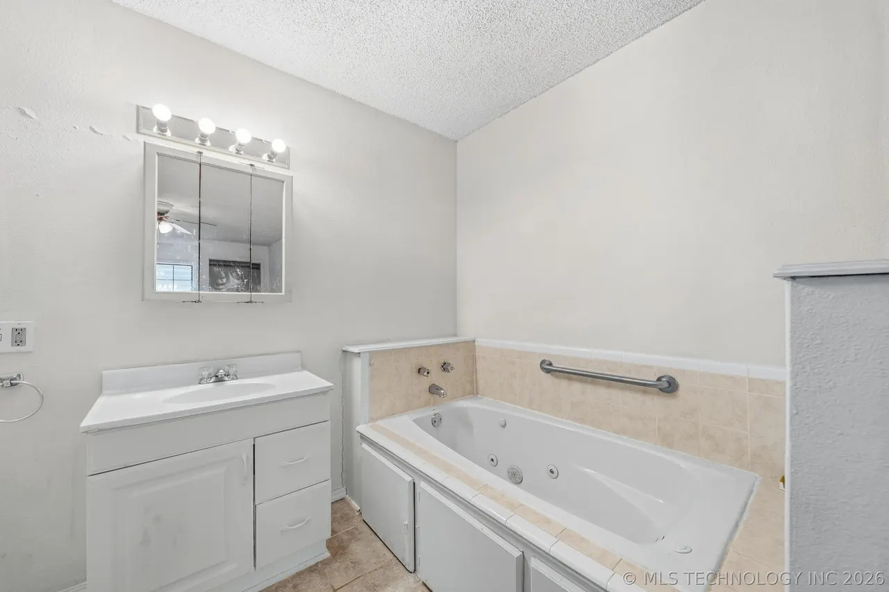 Photo 16 — 205 W Ragan Street, Henryetta, OK 74437