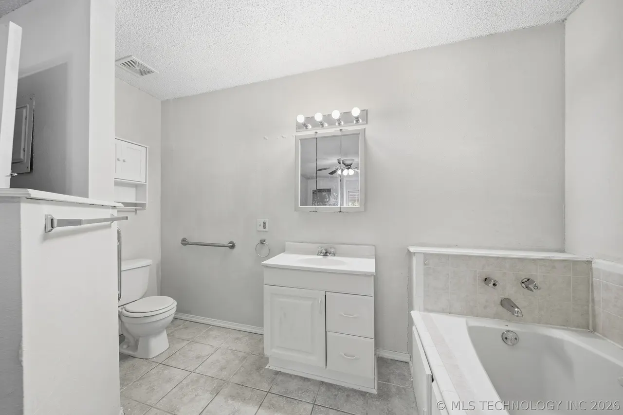 Photo 17 — 205 W Ragan Street, Henryetta, OK 74437