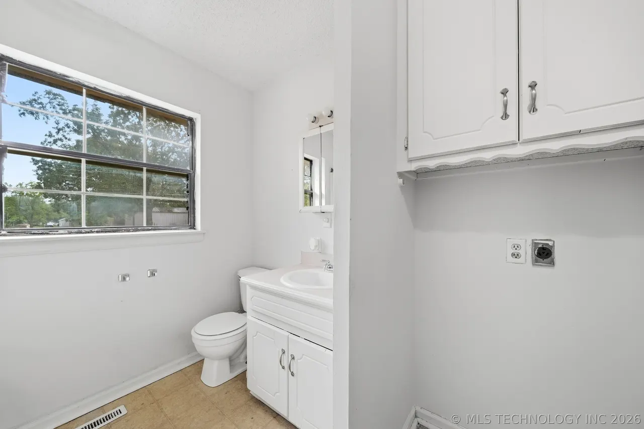 Photo 22 — 205 W Ragan Street, Henryetta, OK 74437