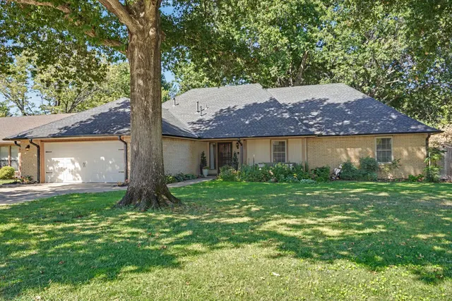 Photo 2 — 8008 S Lakewood Avenue, Tulsa, OK 74136