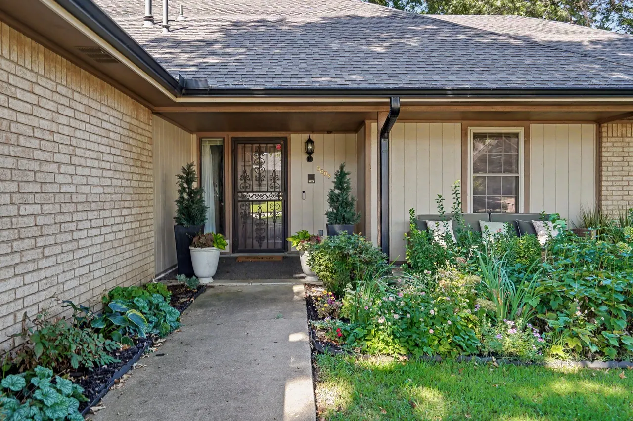Photo 3 — 8008 S Lakewood Avenue, Tulsa, OK 74136