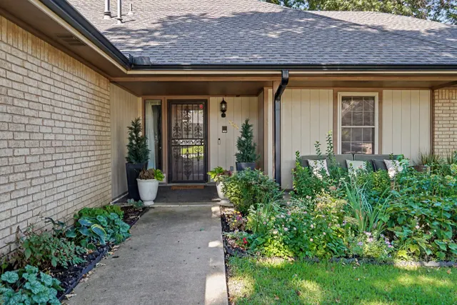 Photo 3 — 8008 S Lakewood Avenue, Tulsa, OK 74136