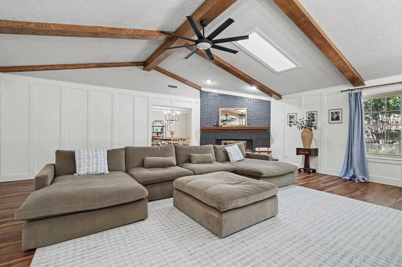 Photo 5 — 8008 S Lakewood Avenue, Tulsa, OK 74136
