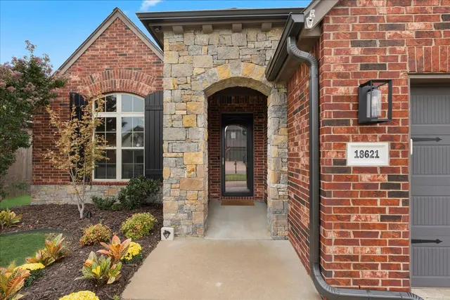 Photo 2 — 18621 E 43rd Place S, Tulsa, OK 74134