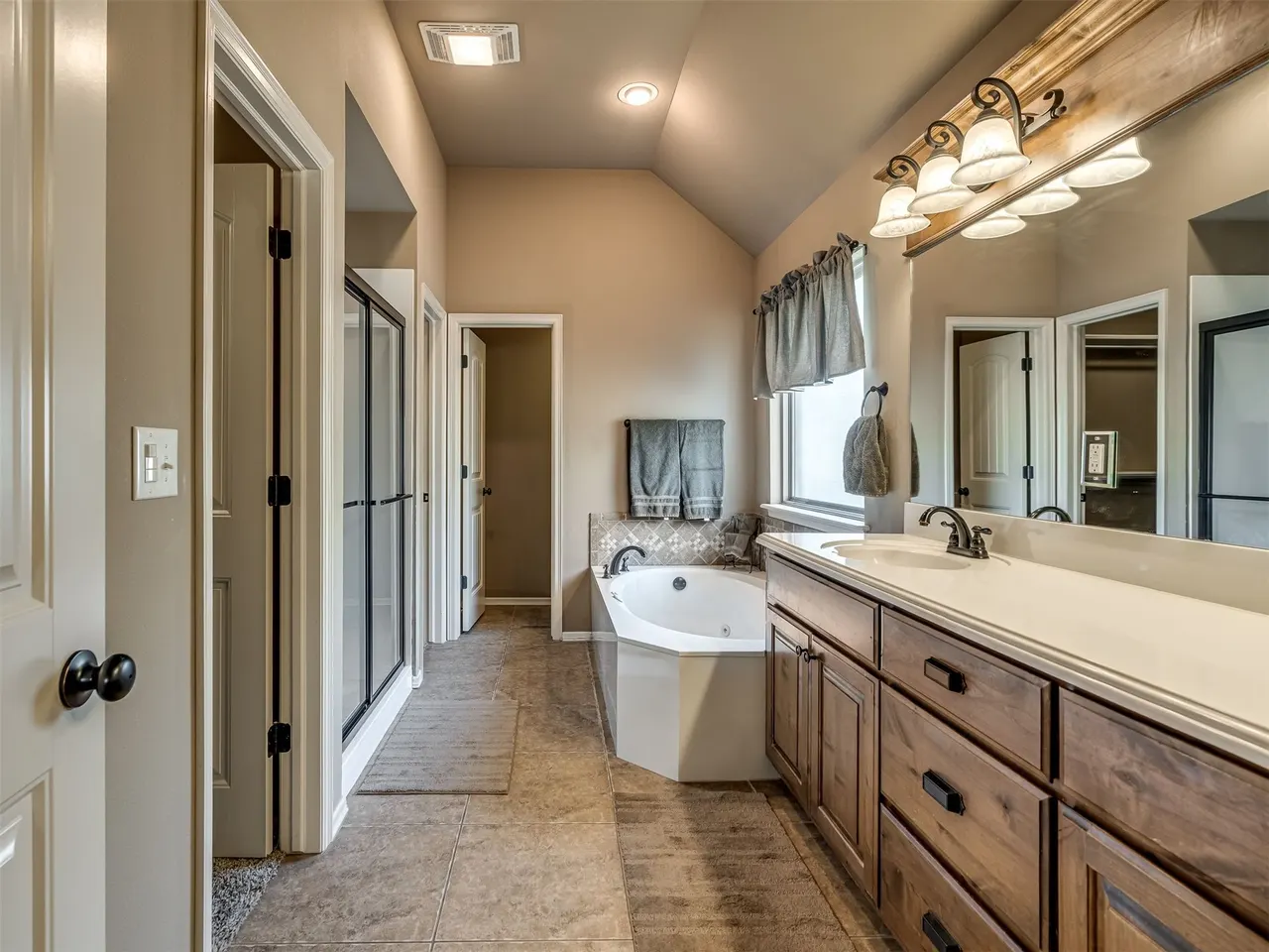 Photo 19 — 7009 N 120th EastAvenue, Owasso, OK 74055