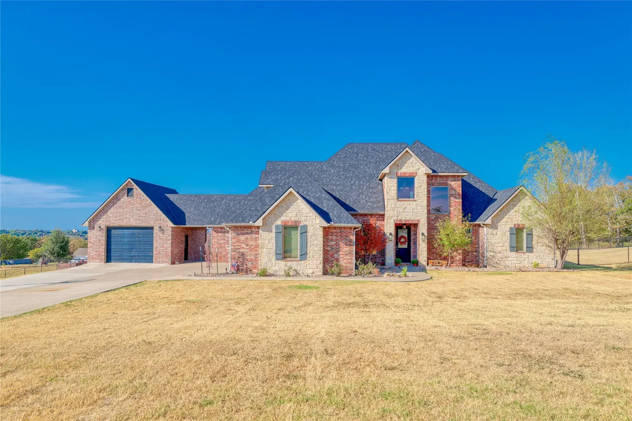 Front exterior — 905 Summit Ridge, McAlester, OK 74501