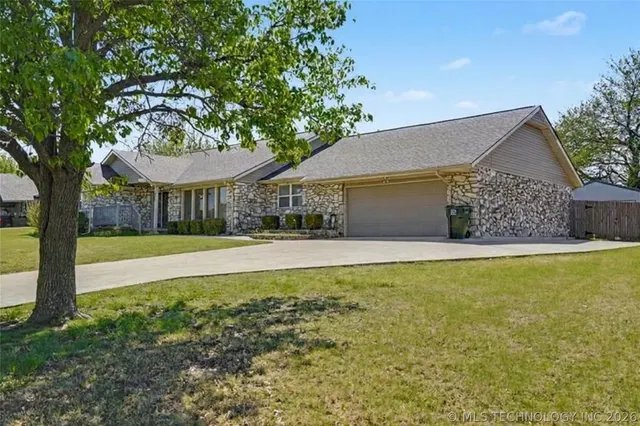 Photo 3 — 122 Lakeview Drive, Mannford, OK 74044