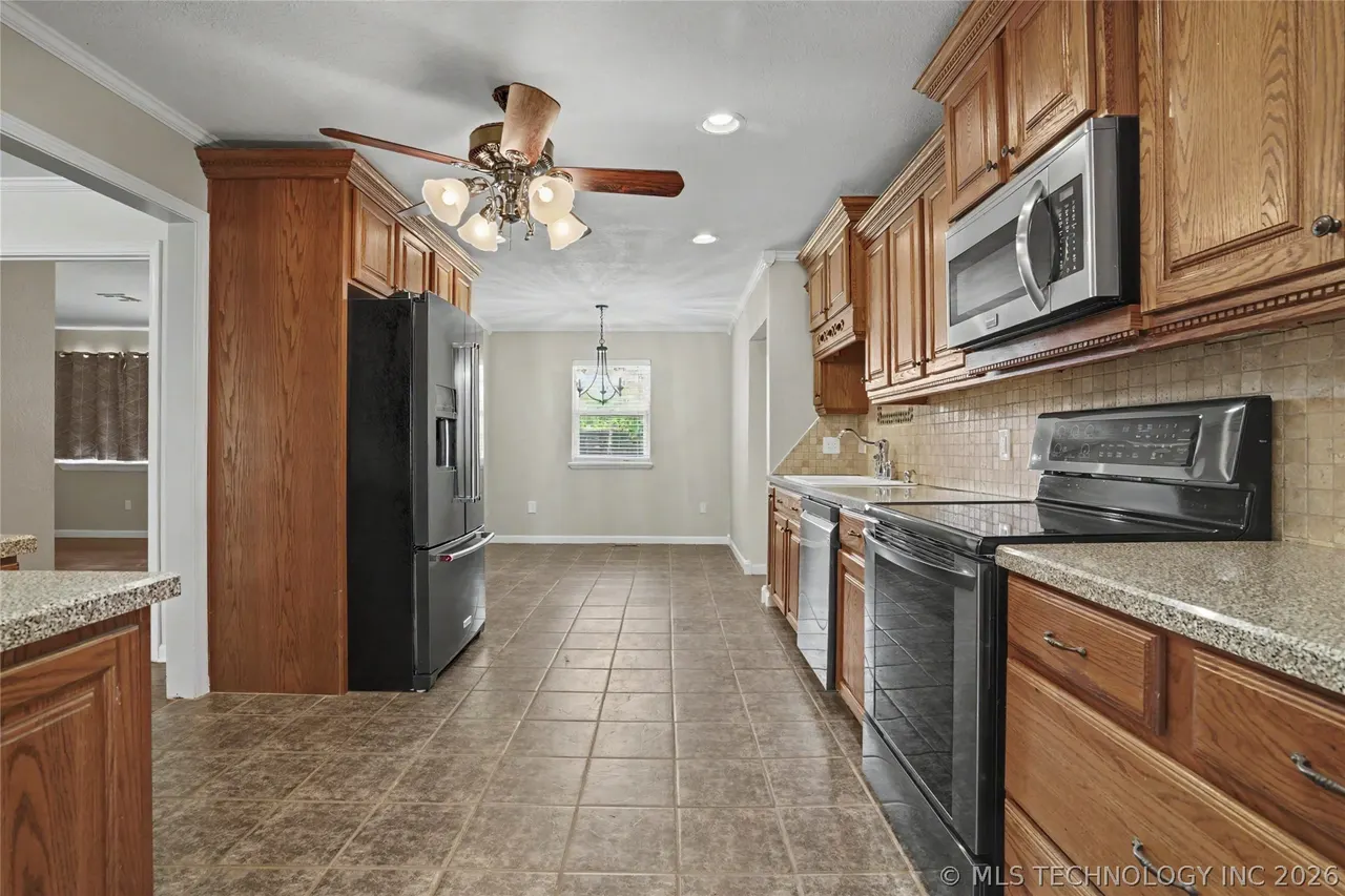 Photo 9 — 122 Lakeview Drive, Mannford, OK 74044