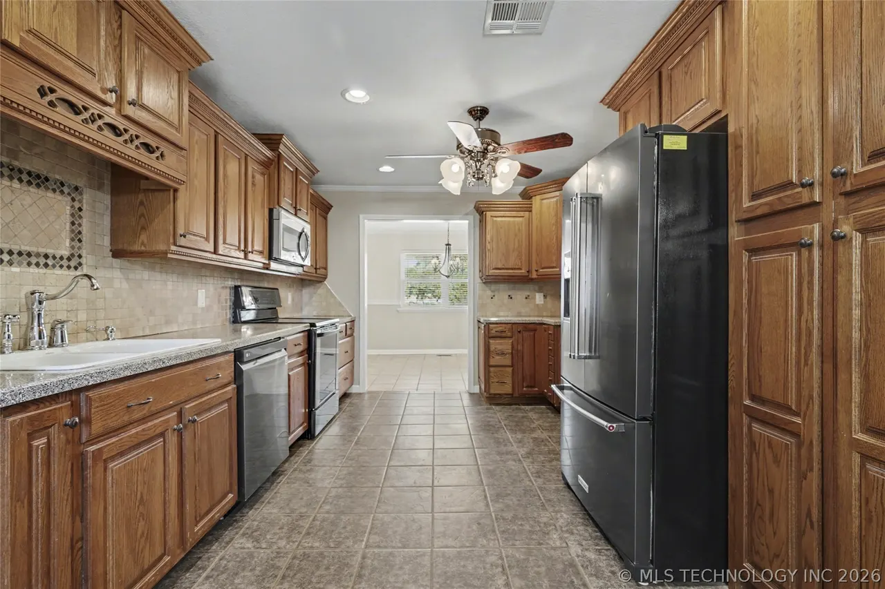 Photo 10 — 122 Lakeview Drive, Mannford, OK 74044